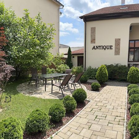 Antique Aparthotel Алба Юлия Екстериор снимка
