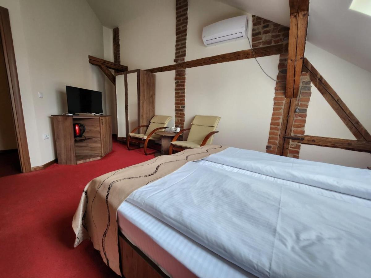 Antique Aparthotel Алба Юлия Екстериор снимка