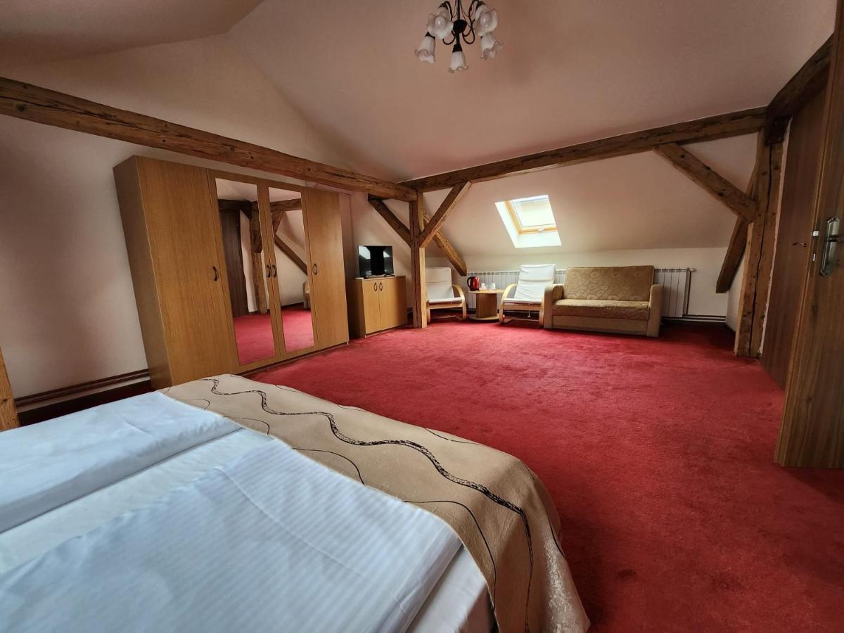 Antique Aparthotel Алба Юлия Екстериор снимка