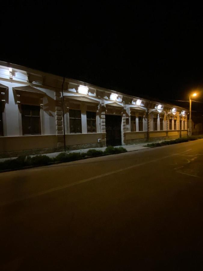 Antique Aparthotel Алба Юлия Екстериор снимка