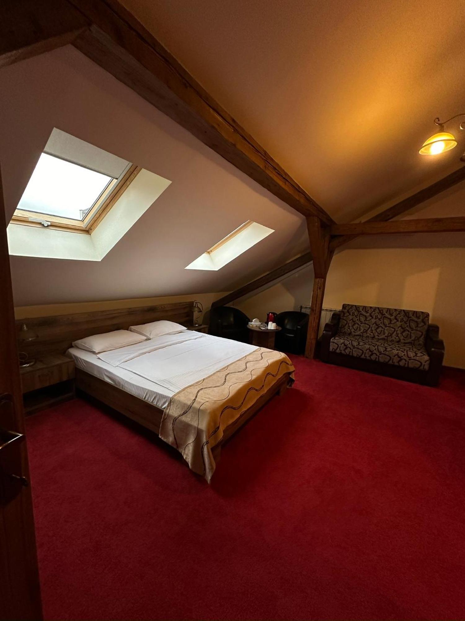 Antique Aparthotel Алба Юлия Екстериор снимка