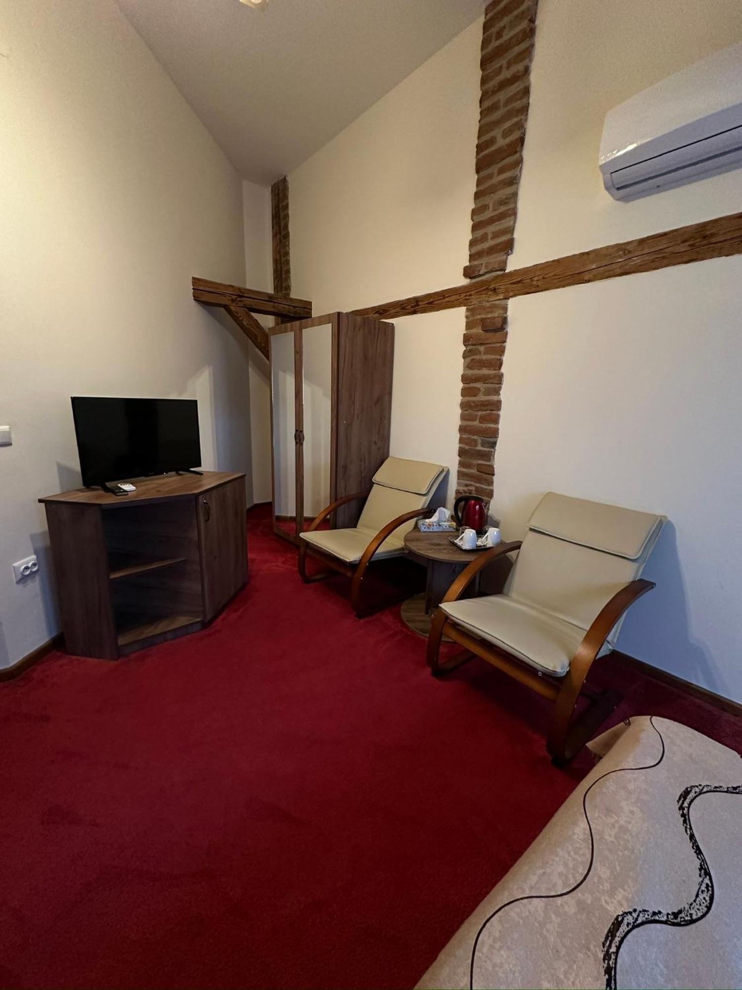 Antique Aparthotel Алба Юлия Екстериор снимка
