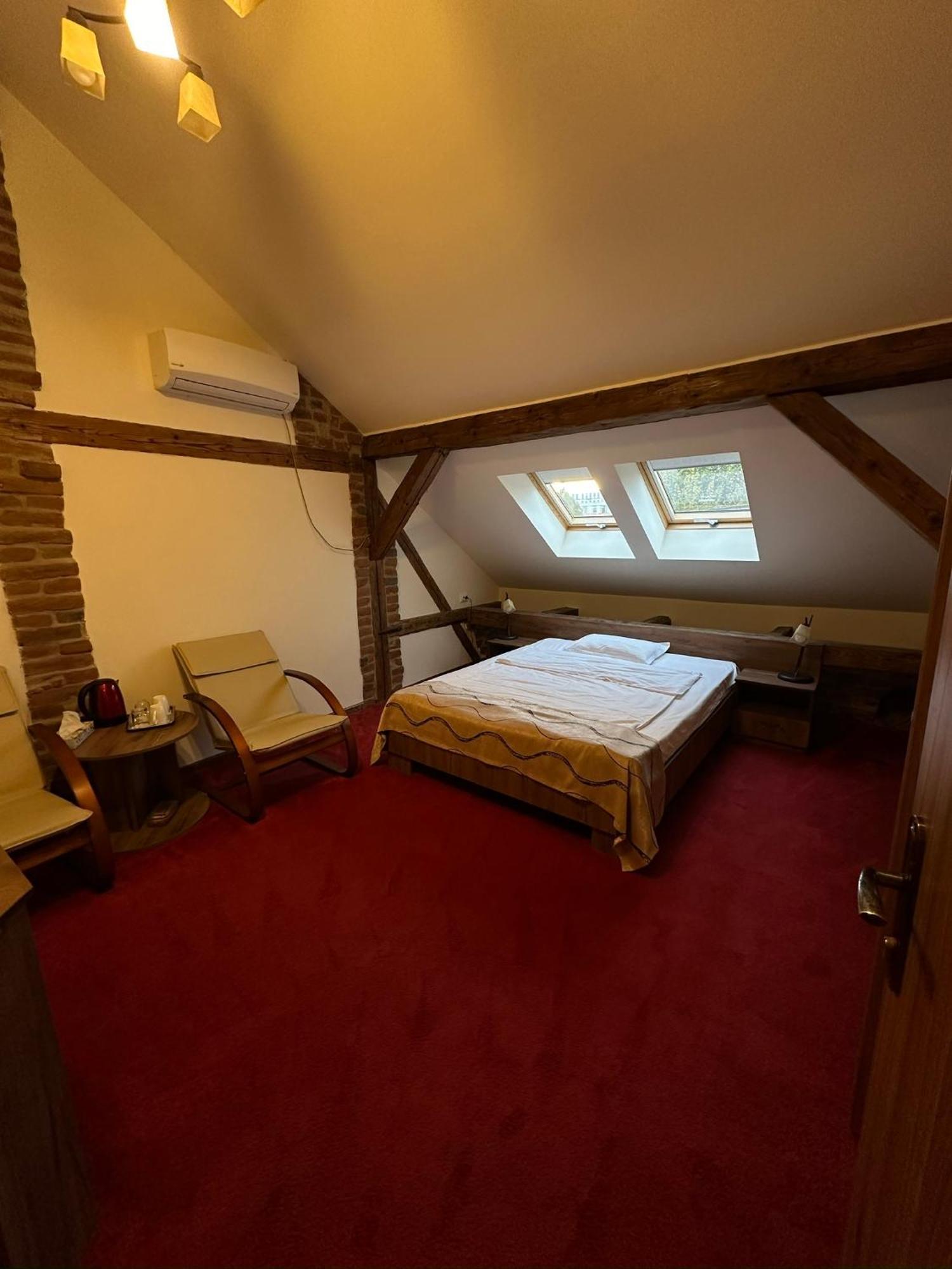 Antique Aparthotel Алба Юлия Екстериор снимка