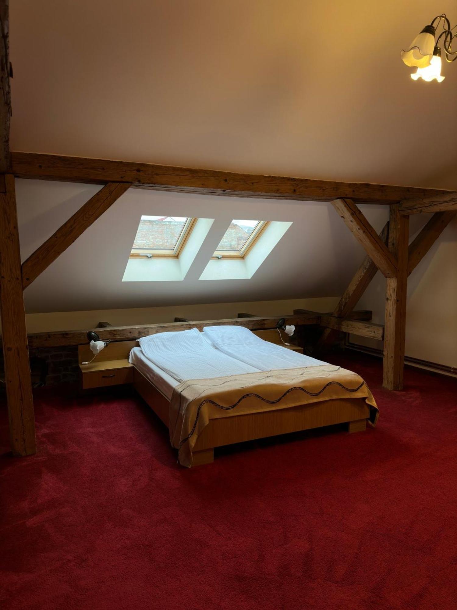 Antique Aparthotel Алба Юлия Екстериор снимка