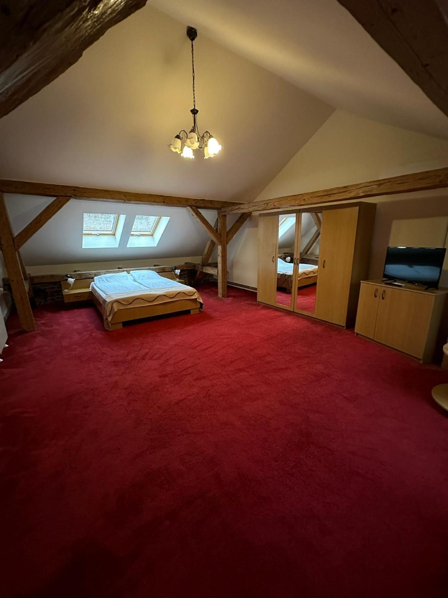 Antique Aparthotel Алба Юлия Екстериор снимка