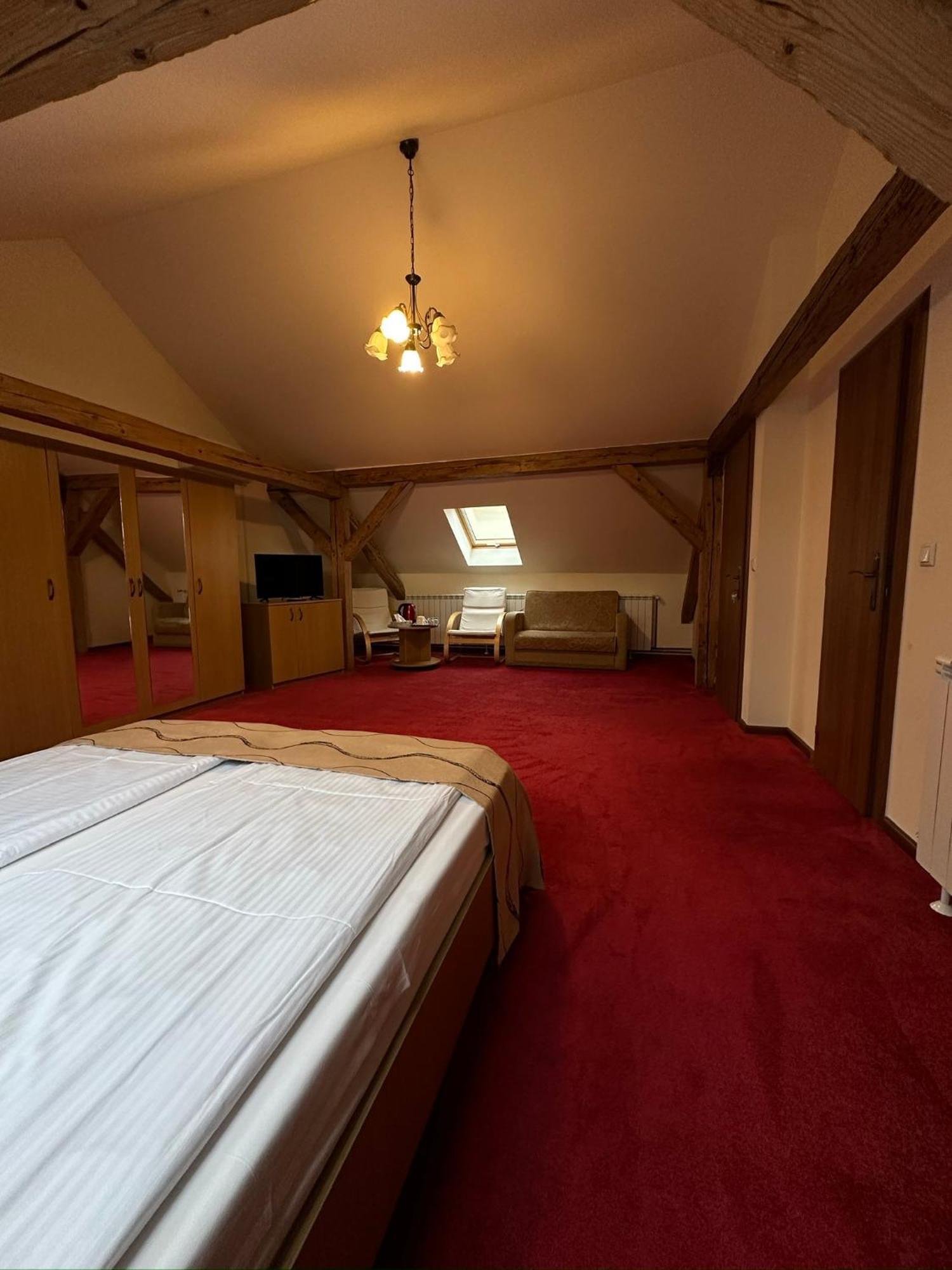 Antique Aparthotel Алба Юлия Екстериор снимка