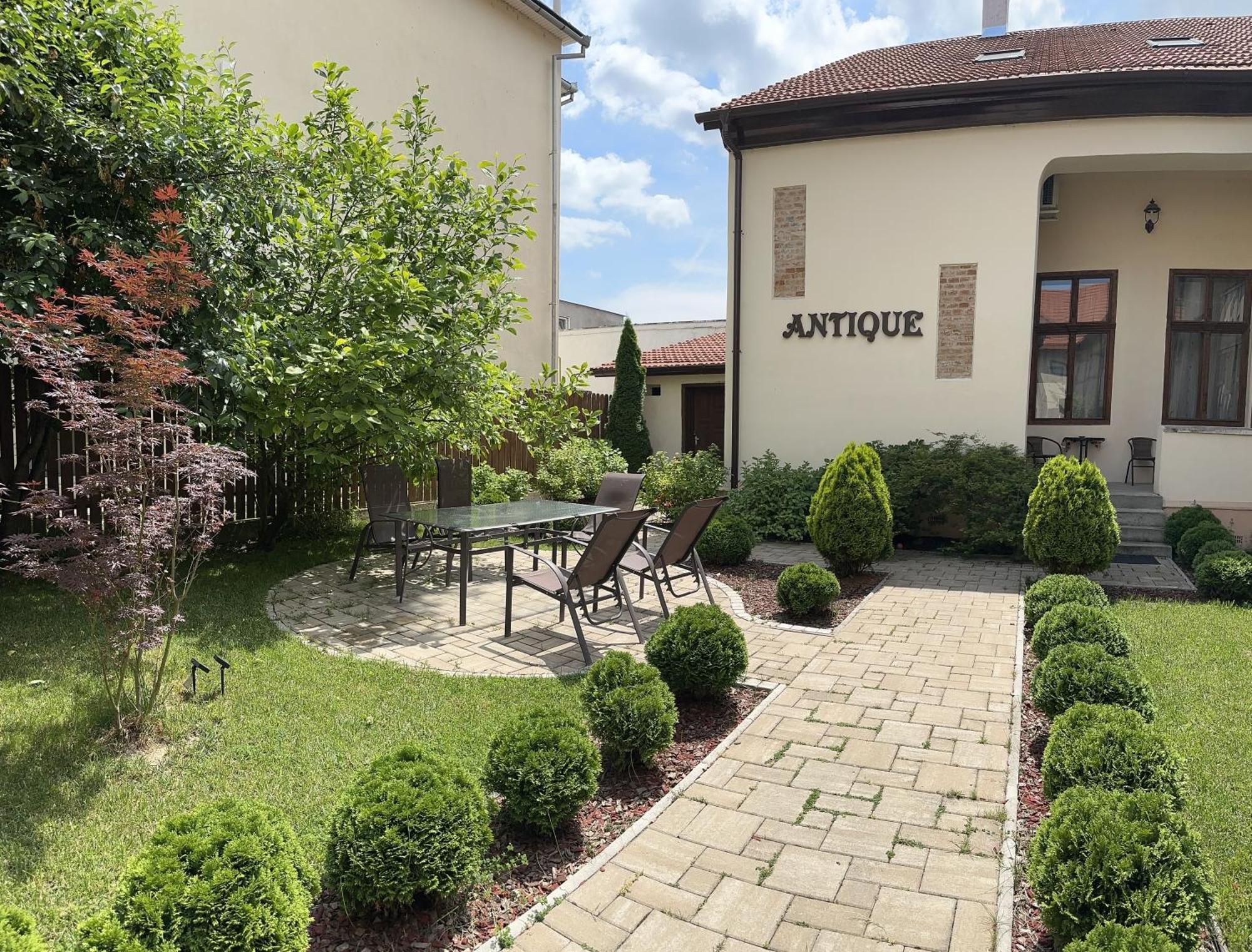 Antique Aparthotel Алба Юлия Екстериор снимка