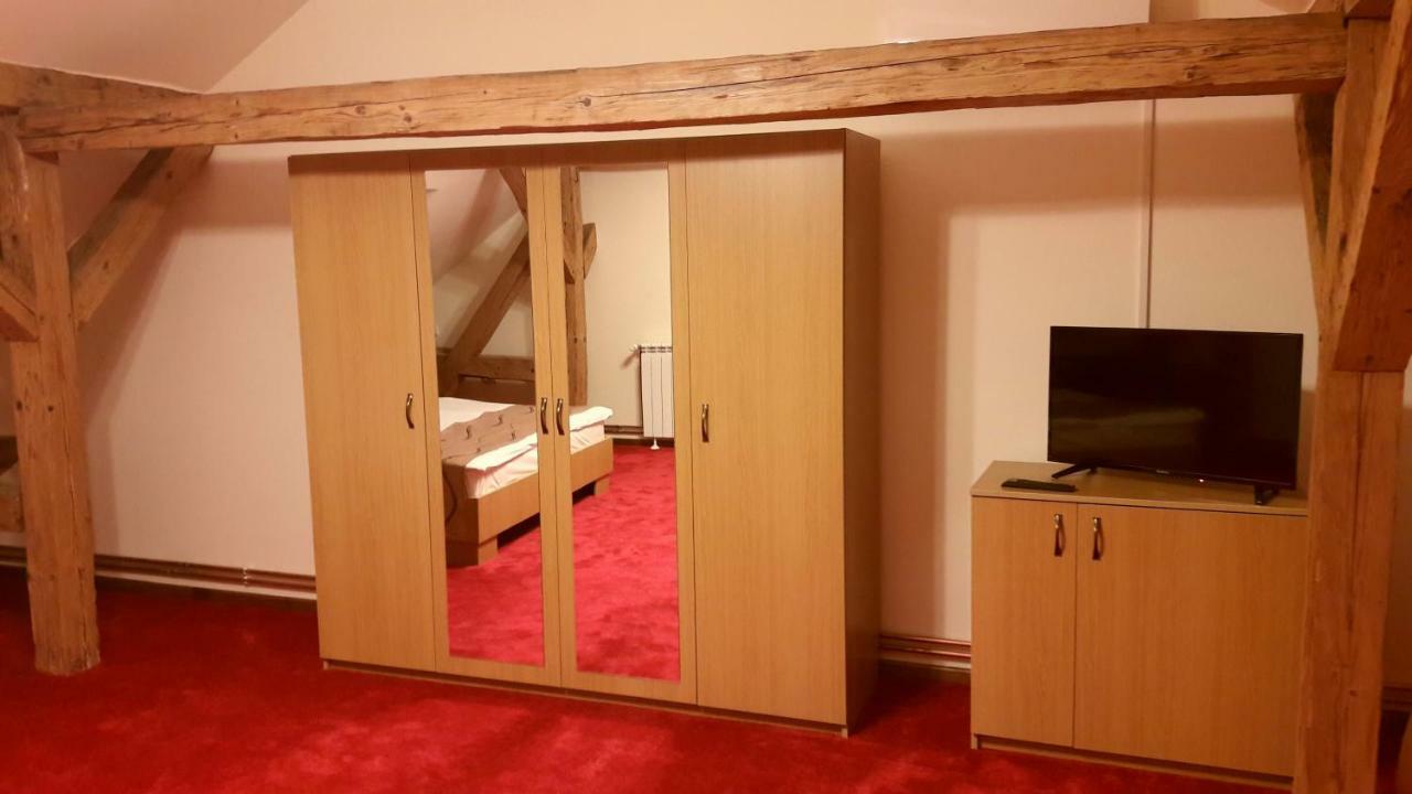 Antique Aparthotel Алба Юлия Екстериор снимка