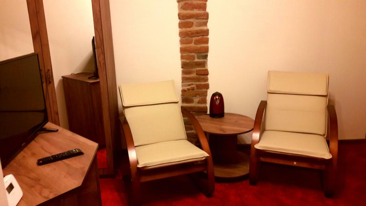 Antique Aparthotel Алба Юлия Екстериор снимка