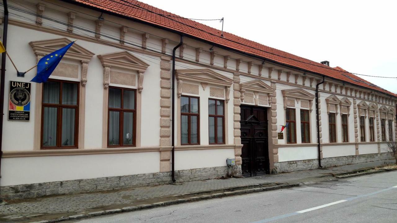 Antique Aparthotel Алба Юлия Екстериор снимка