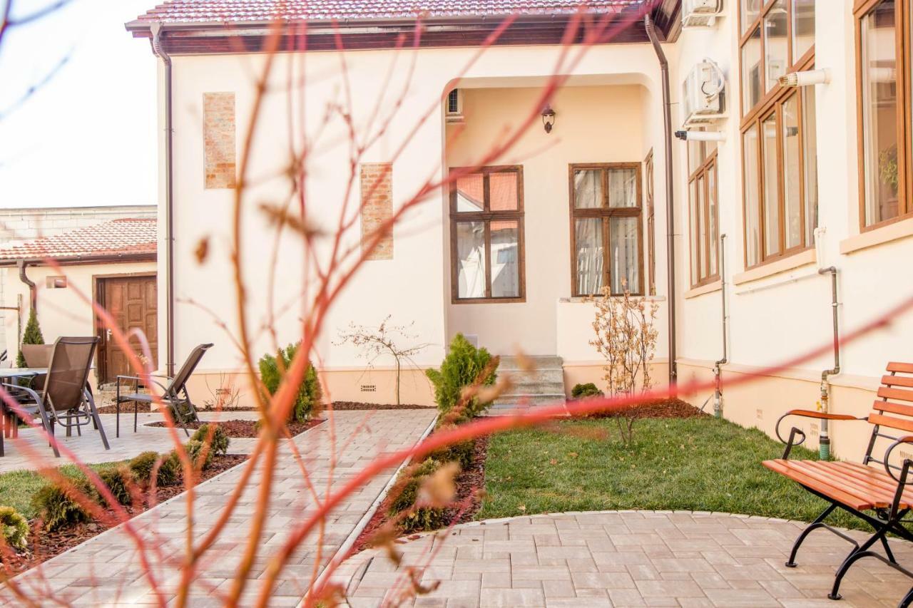 Antique Aparthotel Алба Юлия Екстериор снимка