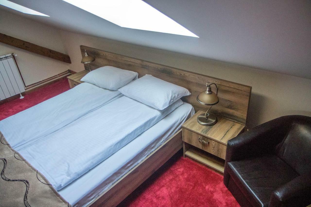 Antique Aparthotel Алба Юлия Екстериор снимка