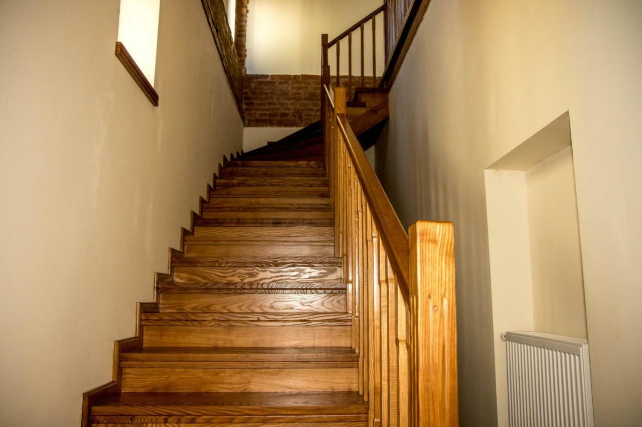 Antique Aparthotel Алба Юлия Екстериор снимка