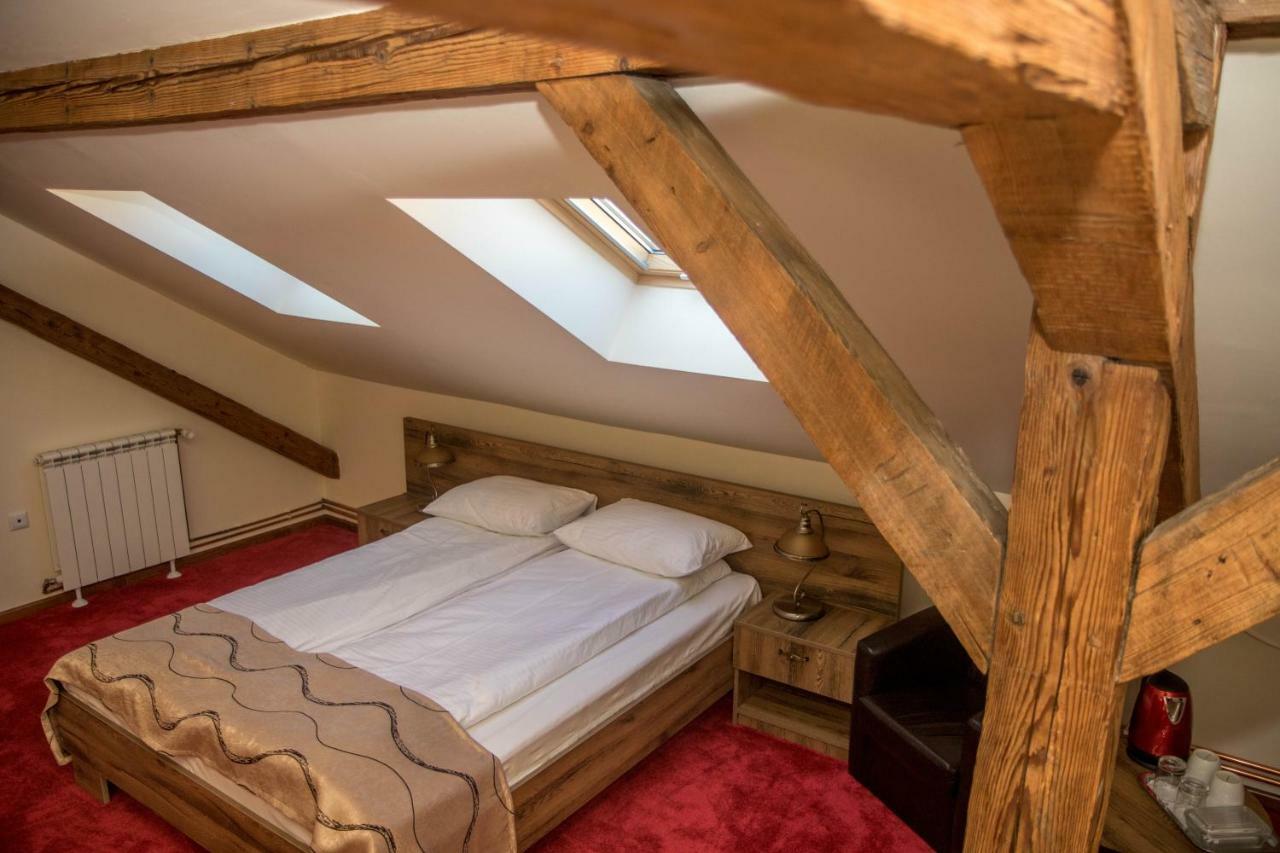 Antique Aparthotel Алба Юлия Екстериор снимка